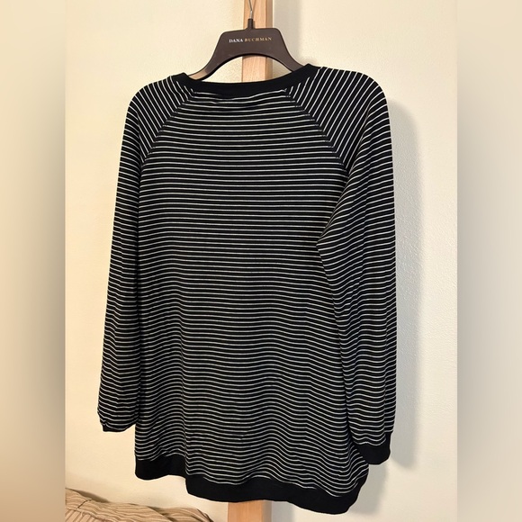 4 for $20!Bundle 4 items w/this title and offer $20!Danskin tulip hem sweatshirt - Picture 2 of 4